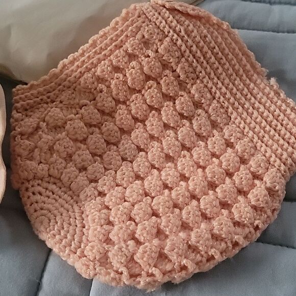 Handmade crochet little girls 1940 vintage pink hat, booties and socks - Picture 7 of 7